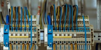 Gdzie są bezpieczniki w citroen C4 picasso?