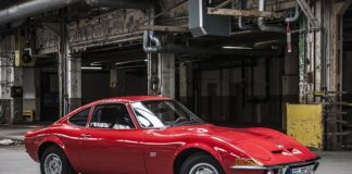 Czemu w Anglii Opel ma inny znaczek?