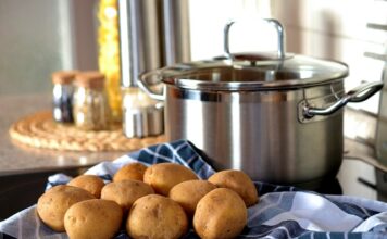 Co zrobić z gotowanych ziemniaków bez jajek? Co zrobić z gotowanych ziemniaków bez jajek?