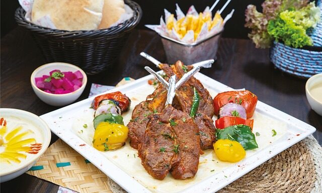 Co można dodać do kotletów mielonych zamiast bułki?