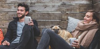 Co znaczy jak pies przynosi zabawki?