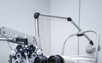 Sztuka w gabinecie okulistycznym: czy dobrze dobrane bodźce wizualne mogą poprawić jakość badania? wyposażenie gabinetu okulistycznego